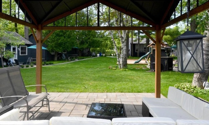 Wasaga Beach Cottage | Family friendly cottage 2 min from the beach