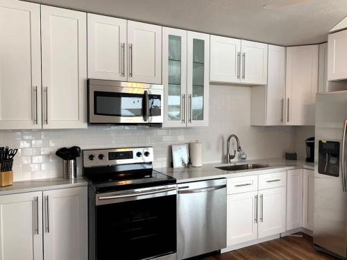 Berkley House | Family Friendly & Cozy Two Bedroom Denver