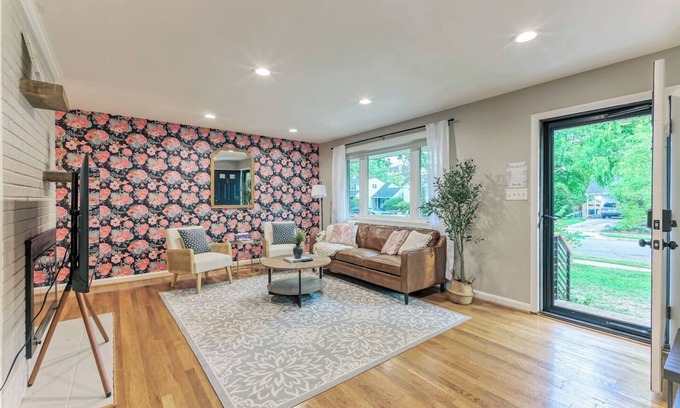 Seminary Hill House | Family-Friendly Getaway | Kid Amenities | Backyard