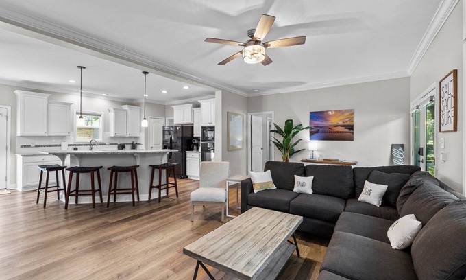 Emerald Isle House | Family-Friendly! Golf Cart, Large Screened Porch, King Beds, Minutes From Beach