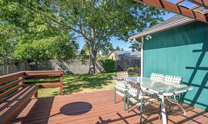 North End House | Family friendly home by UPS w/EV charger & AC