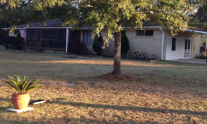 Oak House | Family- Friendly Home On The Bon Secour River