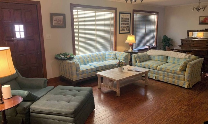 Lafayette House | Family-Friendly Home in Lafayette - Near UL and Festivities