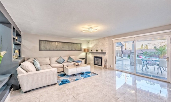 Las Vegas Villa | family-friendly home with in/out games & pool