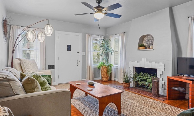 Central Sacramento House | Family-Friendly Home, Steps from McKinley Park with Yard