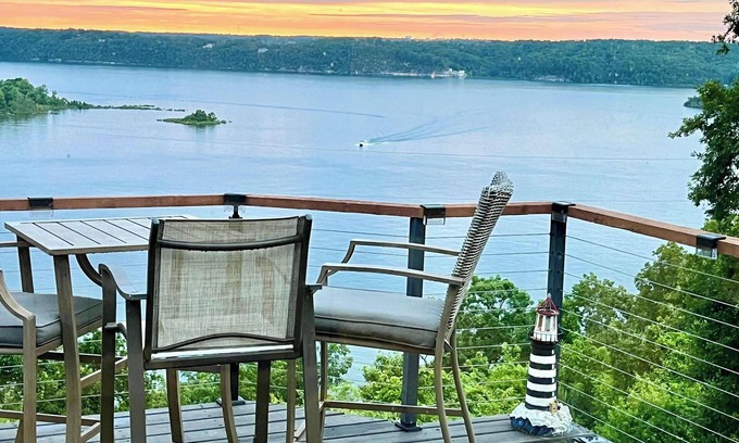 Rogers House | Family-Friendly House on Beaver Lake with a View!