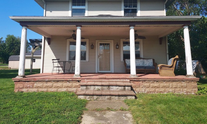 Syracuse House | Family Friendly House Between Two Lakes