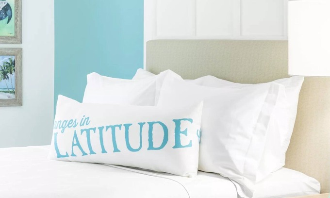 I-435 West KC-KS Hotel | Family-Friendly, Island-Inspired Room Close to Legends Outlets - A Fun Getaway