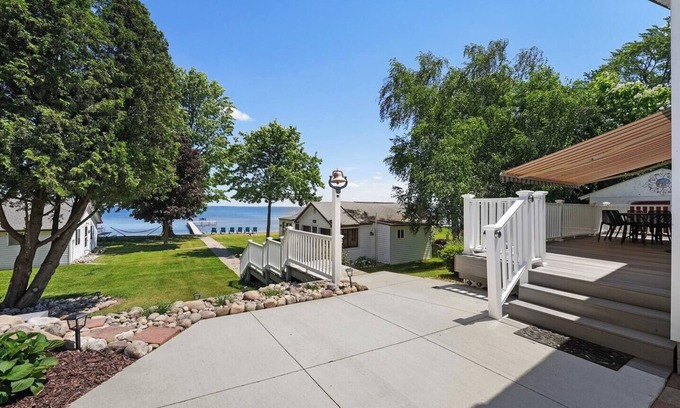 Houghton Lake Villa | Family-Friendly Lakefront Retreat at "The Roost"