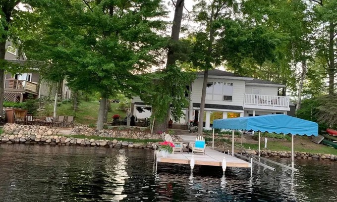 Deerbrook Cabin | Family friendly lakeside retreat on Greater Bass Lake