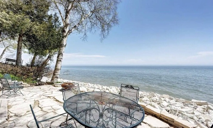 Algoma House | Family friendly lake front cottage just 15 minutes to EVERYTHING!