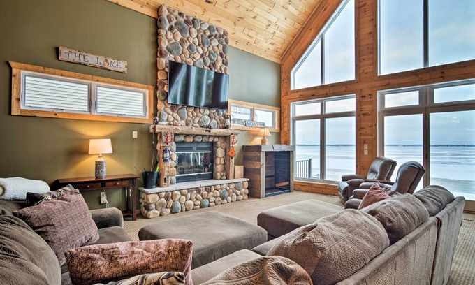Cadillac House | Family-Friendly Lake Mitchell Oasis: Hike & Ski!