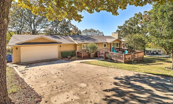 Lakeview House | Family-Friendly Lakeview Home w/ Private Yard