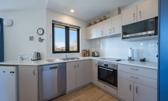 Redwood Valley House | Family-Friendly Beach Lake & Sun