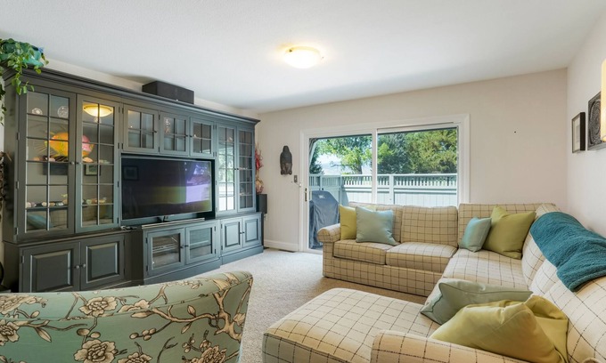 Longmont House | Family-Friendly Retreat near Rocky Mountain Adventure. Pet Friendly!