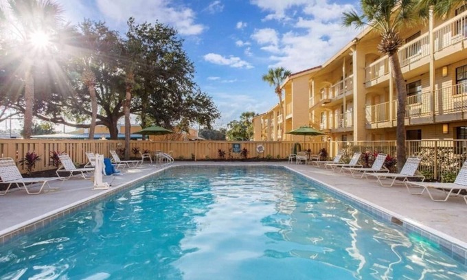 Orlando Hotel | Family-Friendly Room Perfect for Theme Park Adventures – Convenient Location