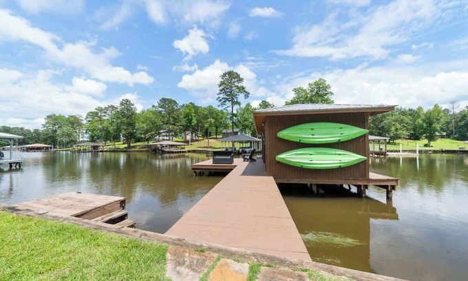Milledgeville House | Family-Friendly, Sleeps 6, Kayaks, + More!