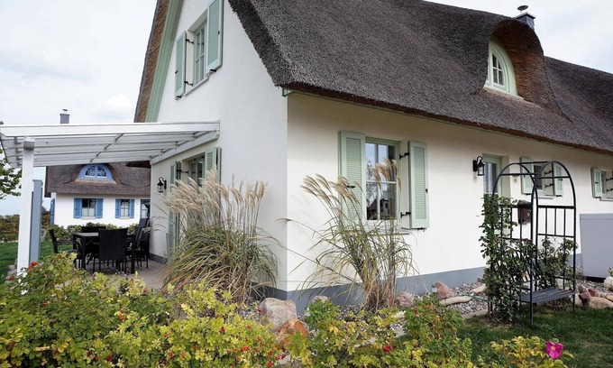 Zierow House | Family friendly thatched cottage with 2 bedrooms, fireplace, trampoline & football goal