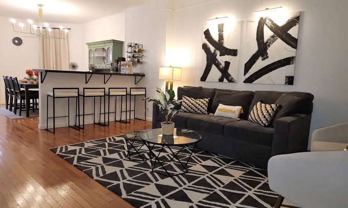 Bethlehem House | Family-Friendly Townhome Bliss:10min to Lehigh Valley Festivals & Events