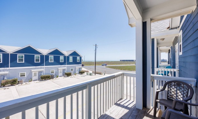 Corpus Christi House | Family-friendly beauty is located just Across the Street from the Beach!