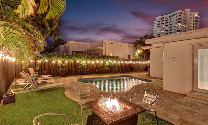 Harbor Beach Villa | Family-Friendly Beach House, Steps to Beach