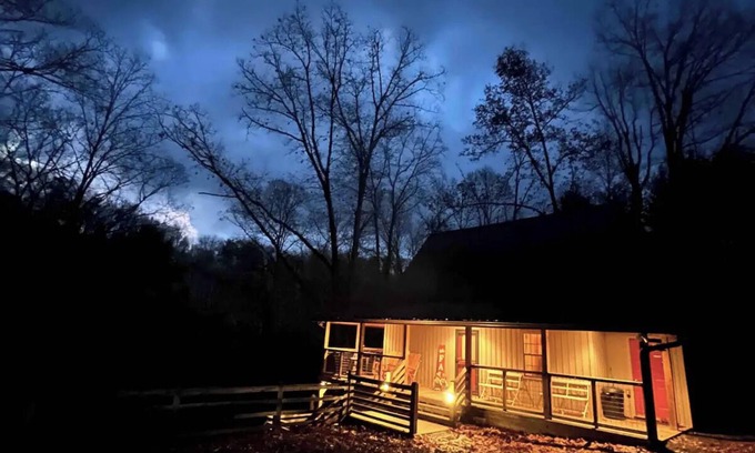 West Jefferson Cabin | Family Friendly Riverfront Cabin 5 Mins to Downtown West Jefferson!