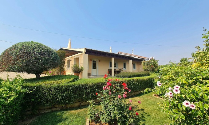 Colinas Verdes Villa | Family-friendly villa with XXL pool, 10 km to the beaches, air condition, WiFi