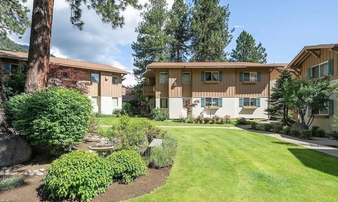 Downtown Leavenworth House | Family-friendly, walk to town, bottom unit, Pet Friendly!