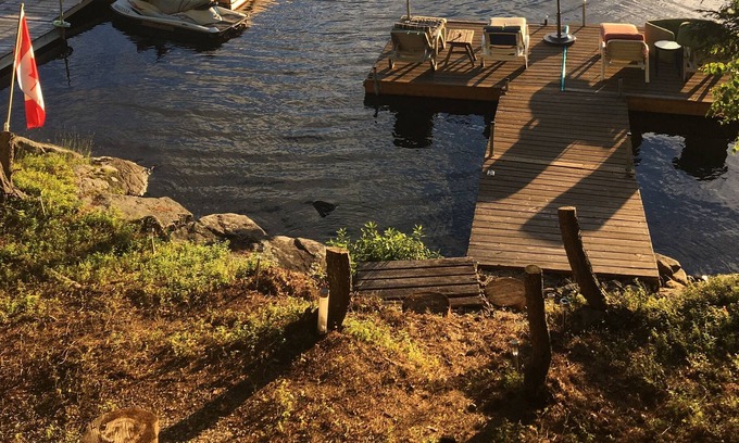 Armour Cottage | Family Friendly Waterfront Cottage on Three Mile lake