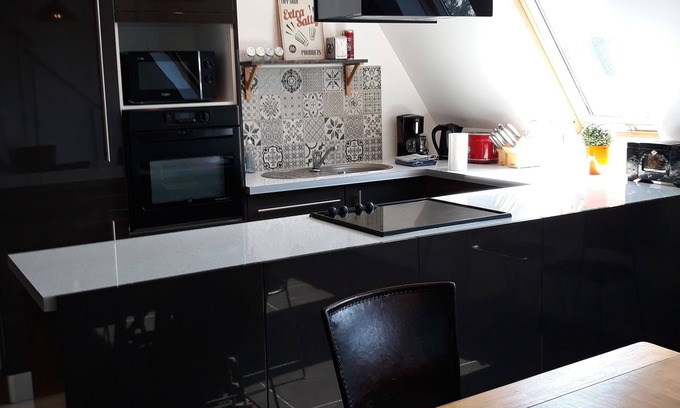 Ver-sur-Mer House | Family friendly with fitness area and games