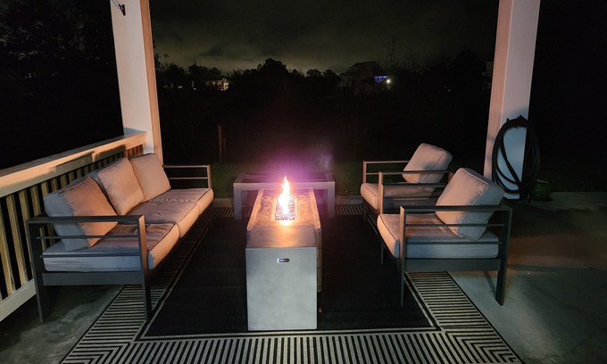 Waveland House | Family Friendly with a Great Outdoor Space/Bird Watcher's Paradise/Walk to Beach