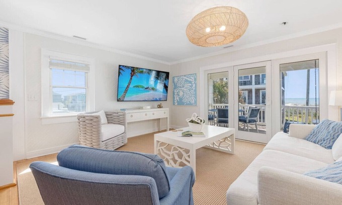Atlantic Beach Apartment | Family Fun~2nd Row Beach House w/Ocean Views