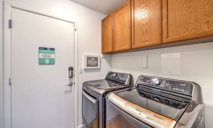 River Mountain House | Family Fun 4 Everyone! Pool Table, Hot Tub, Arcade