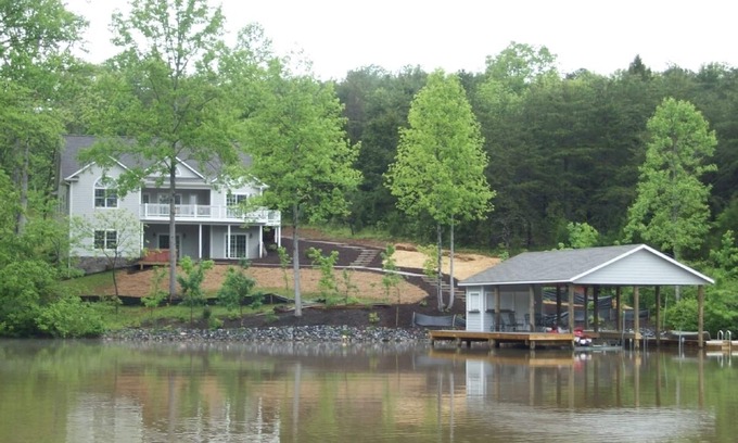 Moneta House | Family Fun and Relaxation: Your Dream Lakehouse Vacation!
