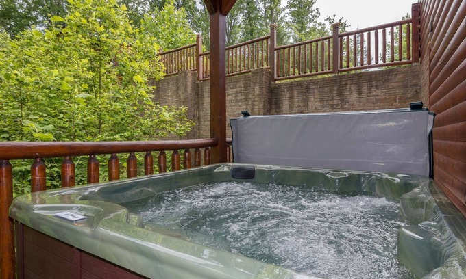 Hemlock Hills Cabin | Family Fun Getaway-Hot Tub, Theater + More- 2 mi to Gatlinburg Arts & Crafts!
