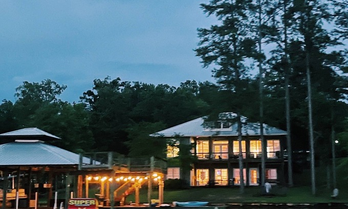 Dadeville House | Family Fun Lake House - Near Auburn & Montgomery