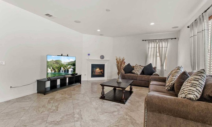 Eastvale House | Family Fun on Leighton