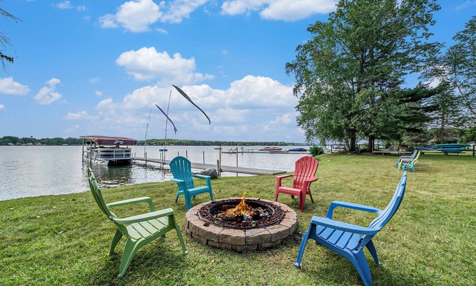 Gaylord House | Family Fun on Otsego Lake - HUGE yard, kayaks, paddleboards, zip line and more!