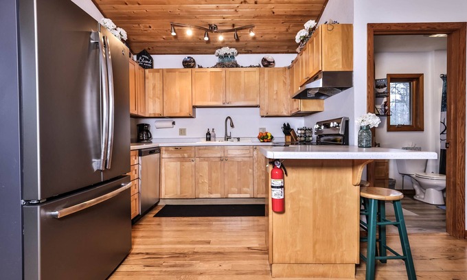 Minocqua Cabin | 🌟Family Getaway🔥FirePit🔥Game room🌟Lake Front💧Private Location🌟Close to town🏖️