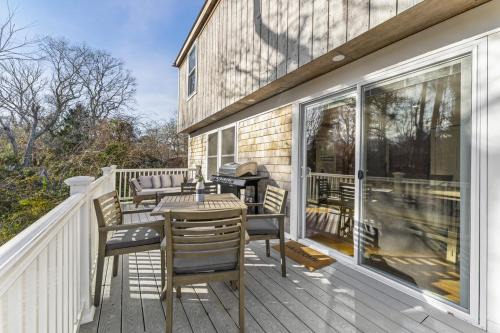 Vineyard Haven House | Family Getaway Walkable to Town