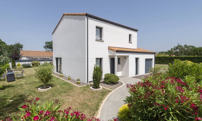 Talmont-Saint-Hilaire House | Family house with garden and terrace 5 minutes from Veillon beach