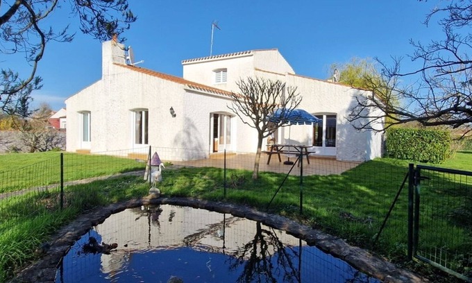 Talmont-Saint-Hilaire House | Family home for 6 to 10 people, enclosed garden with trees