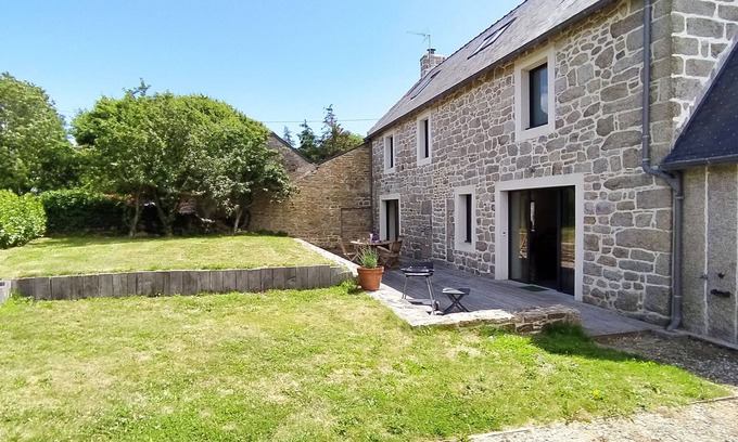 Tregunc House | Family home between countryside and ocean, 800m from beaches
