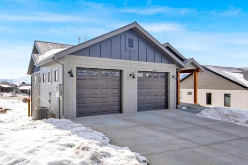 Wolf Creek House | Family Home in Eden w Hot Tub and Gym