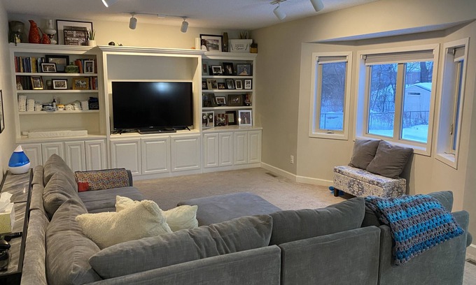 Mendota Heights House | Family home near airport, parks, MOA, both downtowns, Childrens/regions hospital