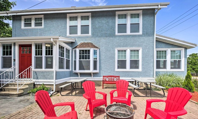 Williams Bay House | Family Home - Walk to Geneva Lake & Restaurants!