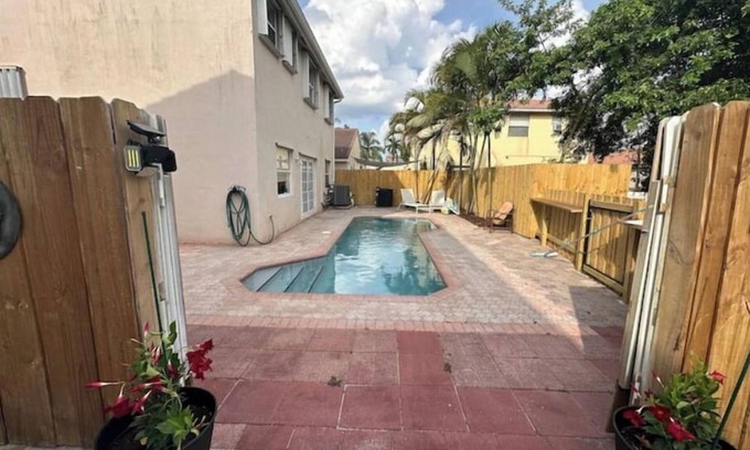 Coconut Creek House | Family Home with Private Pool sleeps 6-8