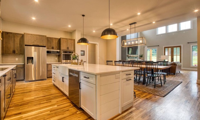 Johnson City House | Family House on Watauga River