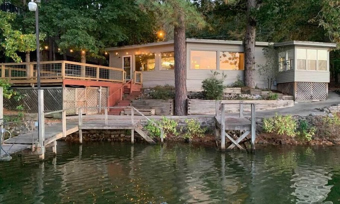 Rockwell House | Family Lake House, Private Swim and Fishing Dock, Shuffleboard!