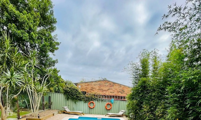 Balcolyn House | Family Lake House with pool